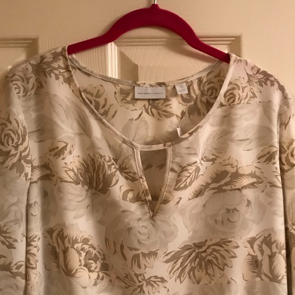 Blouse - Picture 2 of 8